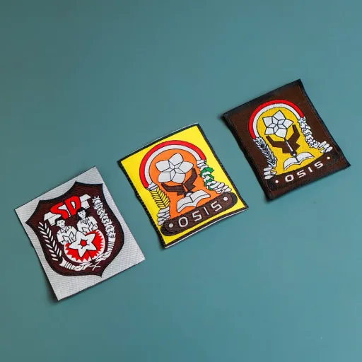 Koleksi patch organisasi dan OSIS dari dekat